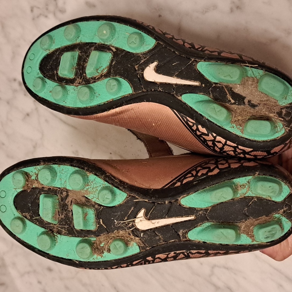 Cleats - Picture 4 of 5